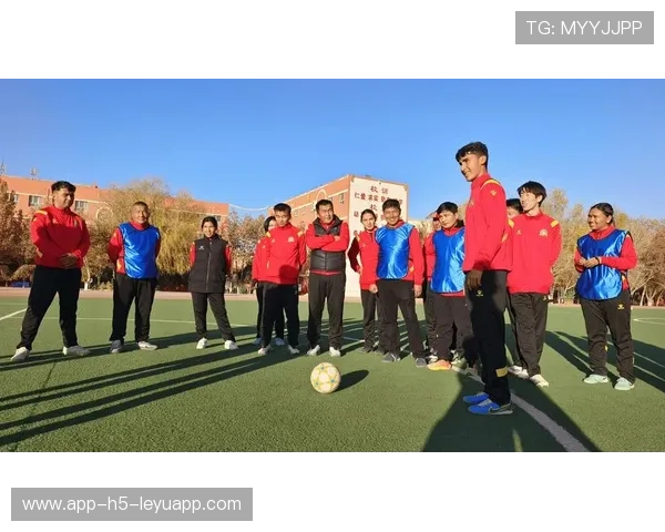 青少年足球裁判员进修班 开展规则与实操培训，足球裁判员培训班开班仪式主持稿